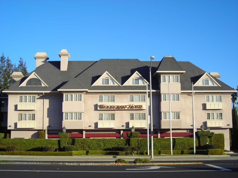 Woodcrest Hotel Main image